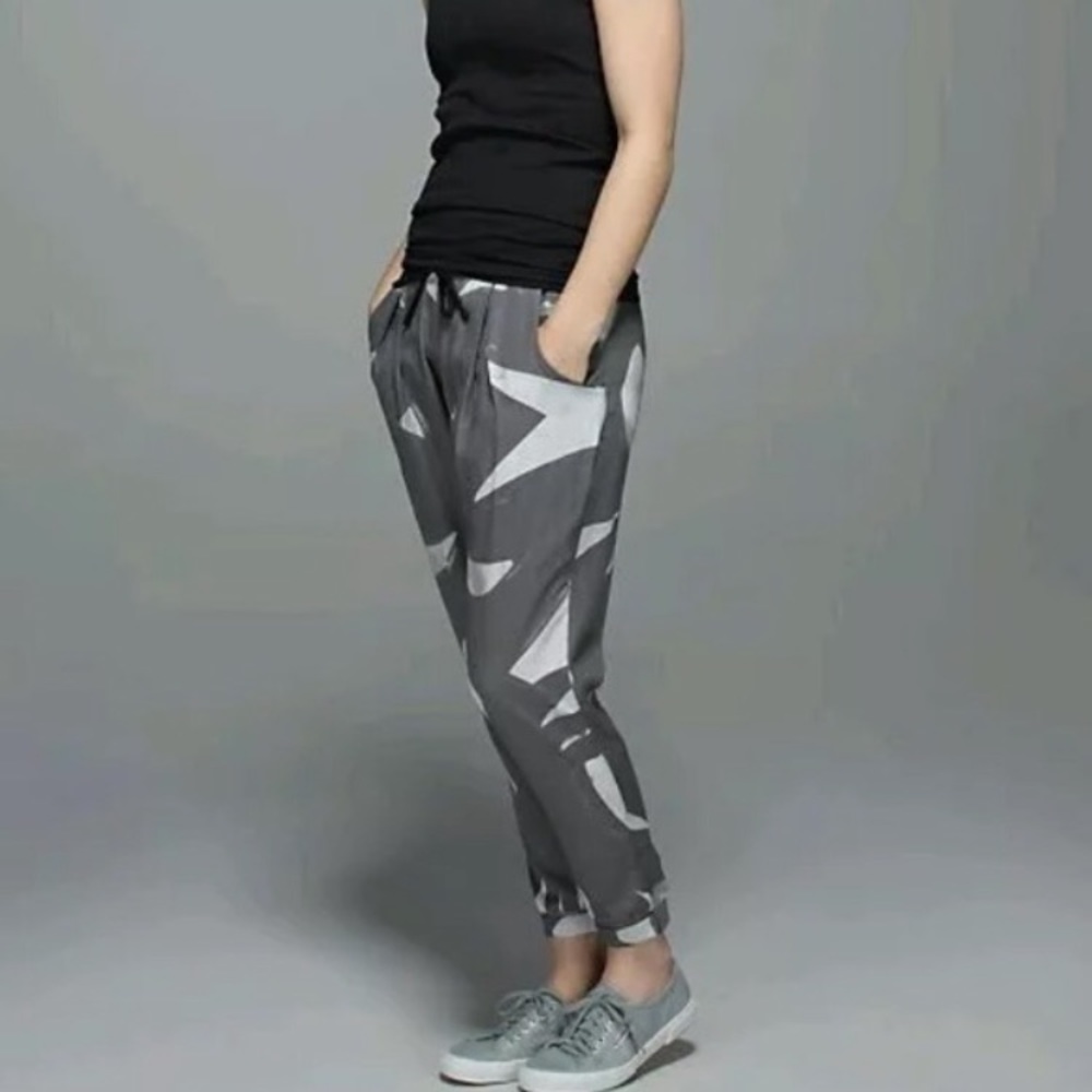 🎯NWOT Lululemon City spin Brushstroke yoga active Sweatpants gray pullover 8